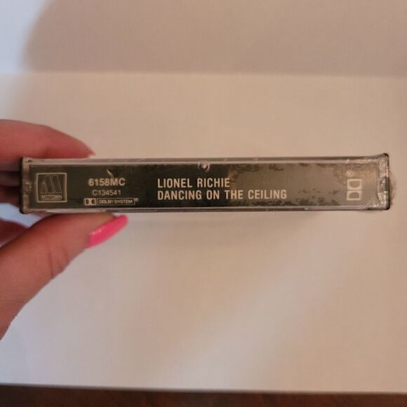 Lionel Richie factory sealed dancing on the ceiling audio tape circa 1980's - Picture 2 of 3